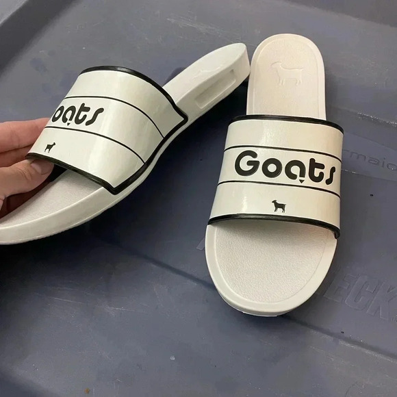 GOATS women’s size 8 The Slide white/Black Logo Slide Sandals - Picture 4 of 7